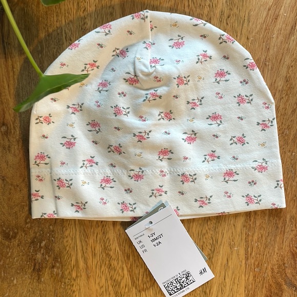 3 for $25❗️⭐️SET OF 2⭐️ Girl’s baby beanies. size 18M. - Picture 4 of 6